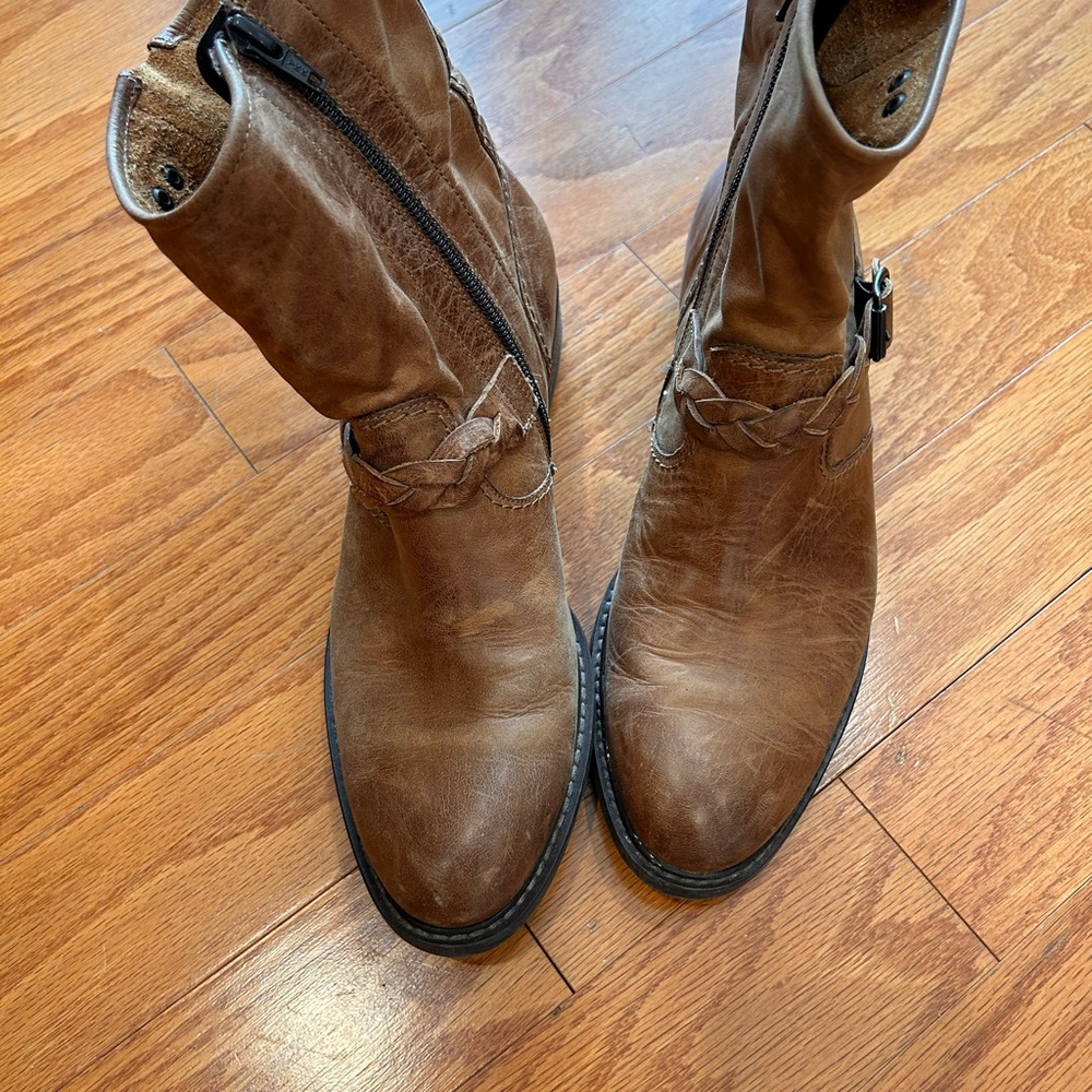 Paul Green size 9 boots